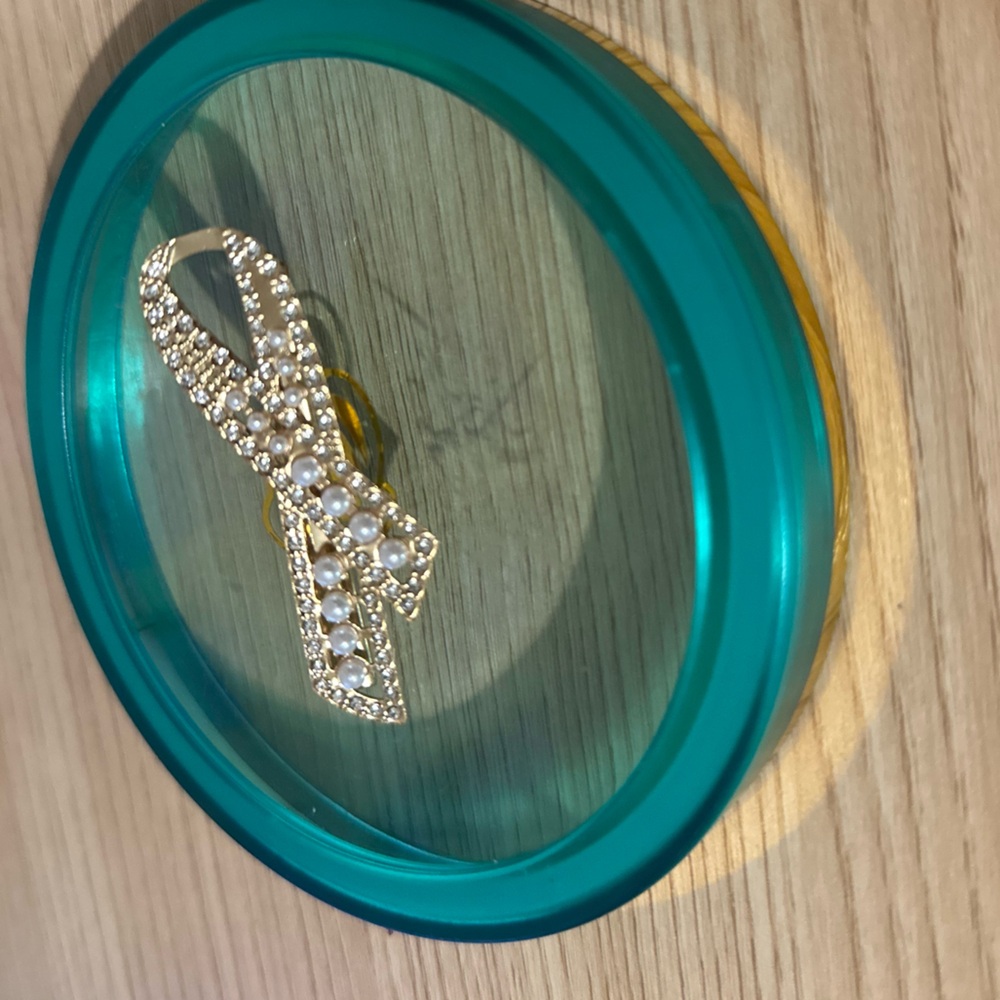 Cancer ribbon Elegant Gold and Pearl Hair Clip